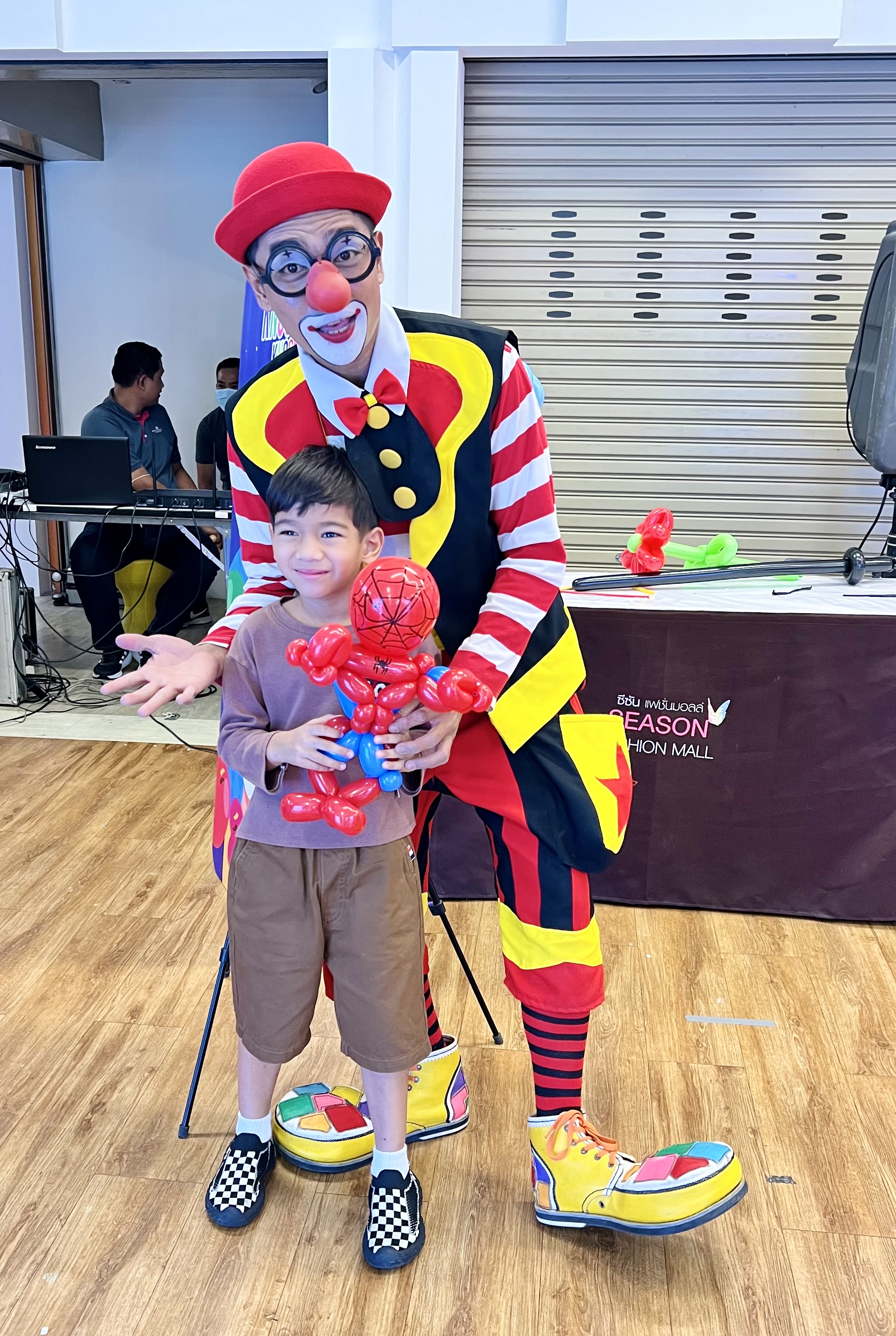 ตัวตลกโบโซ่ บิดลูกโป่งแฟนซี รูปต่างๆ รูปสัตว์ได้ทุกสัตว์