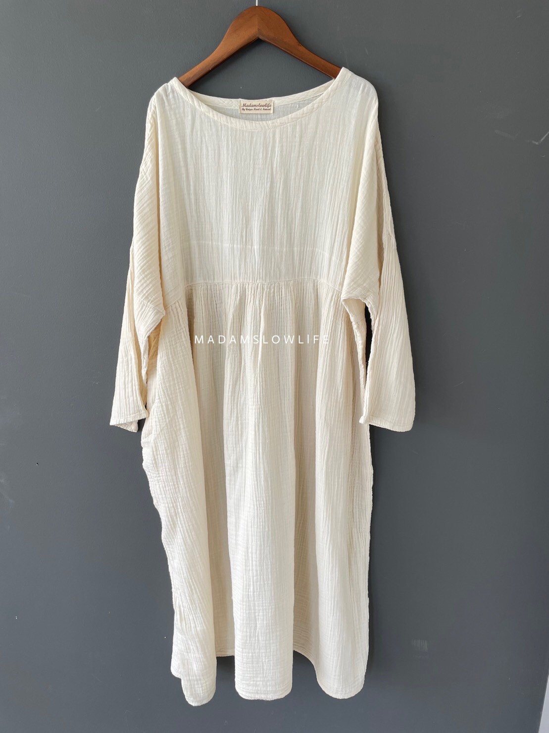 ชุดแซกยาวสีครีม off white Size F