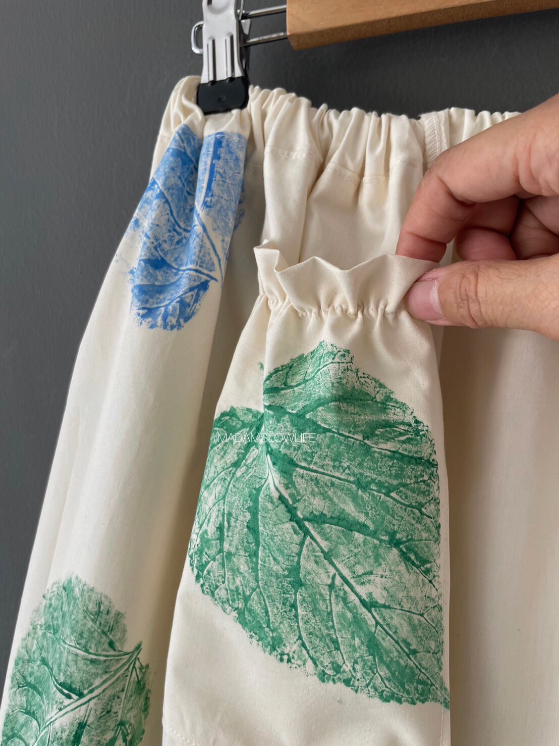 กระโปรง Size F พิมพ์ใบไม้ด้วยสีปลอดสารพิษ