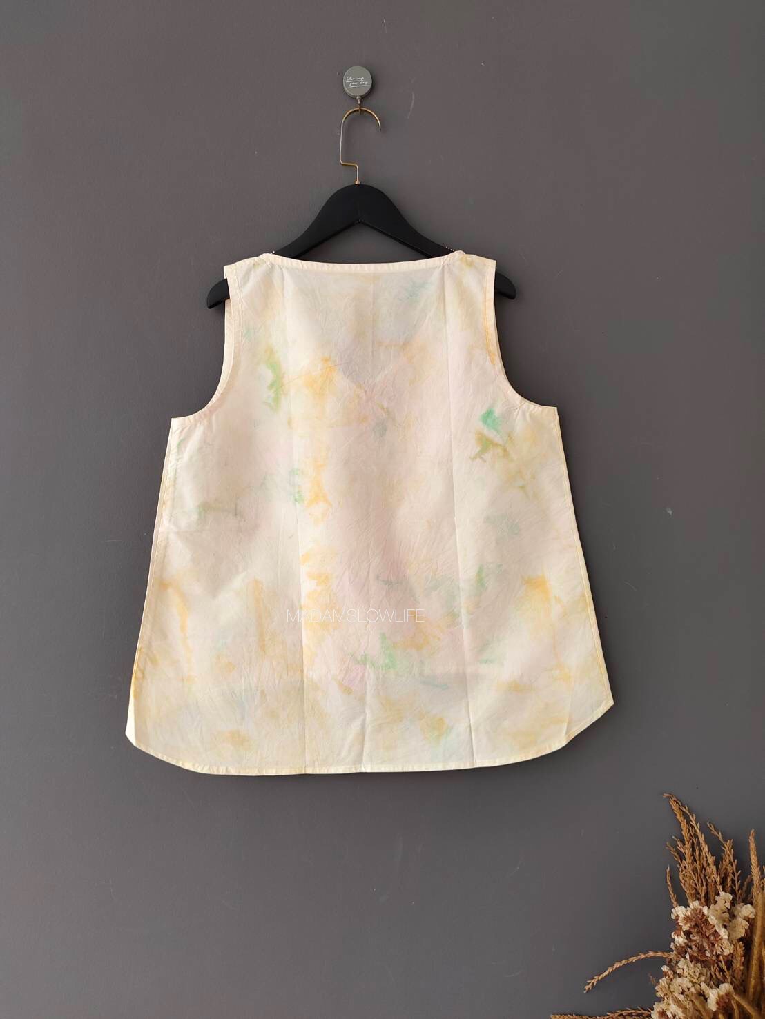 เสื้อผู้หญิงแขนกุด มัดย้อมผสานงานพิมพ์ใบไม้ Size: M L XL