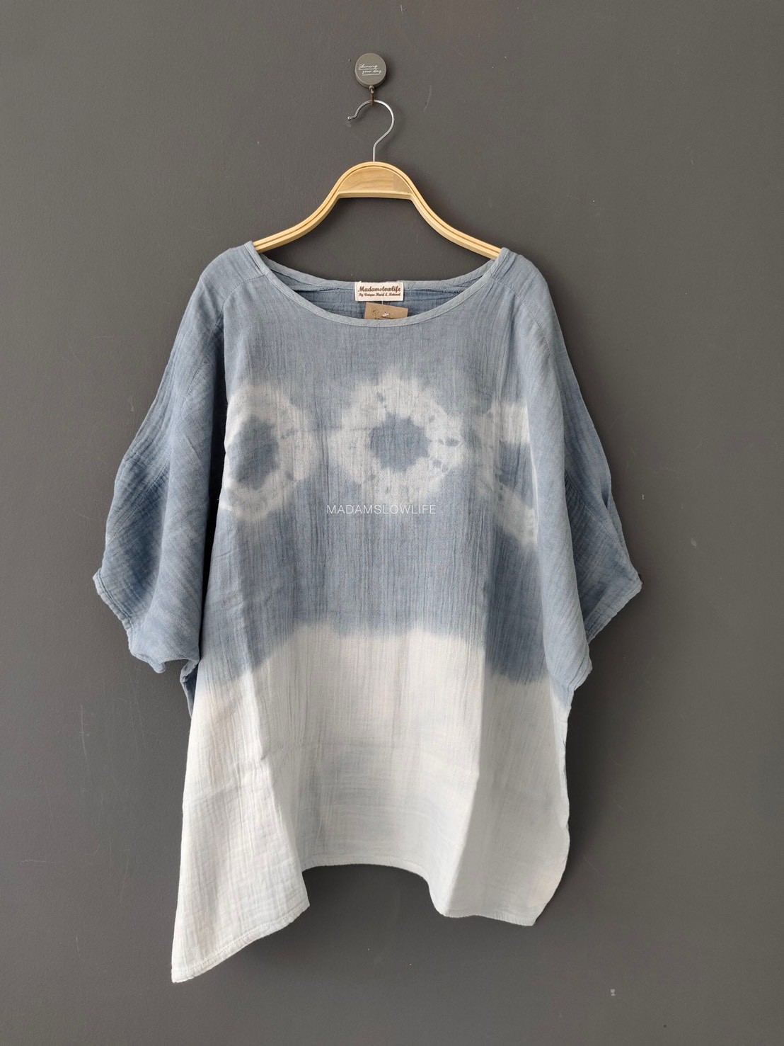 เสื้อผู้หญิงคอปาดแขน5ส่วน มัดย้อมสีเทา Size:F