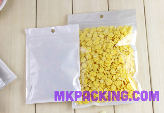 ถุงซิปแบน ซิปล็อค หน้าใส ด้านหลังสีขาว ขนาด 14x20cm