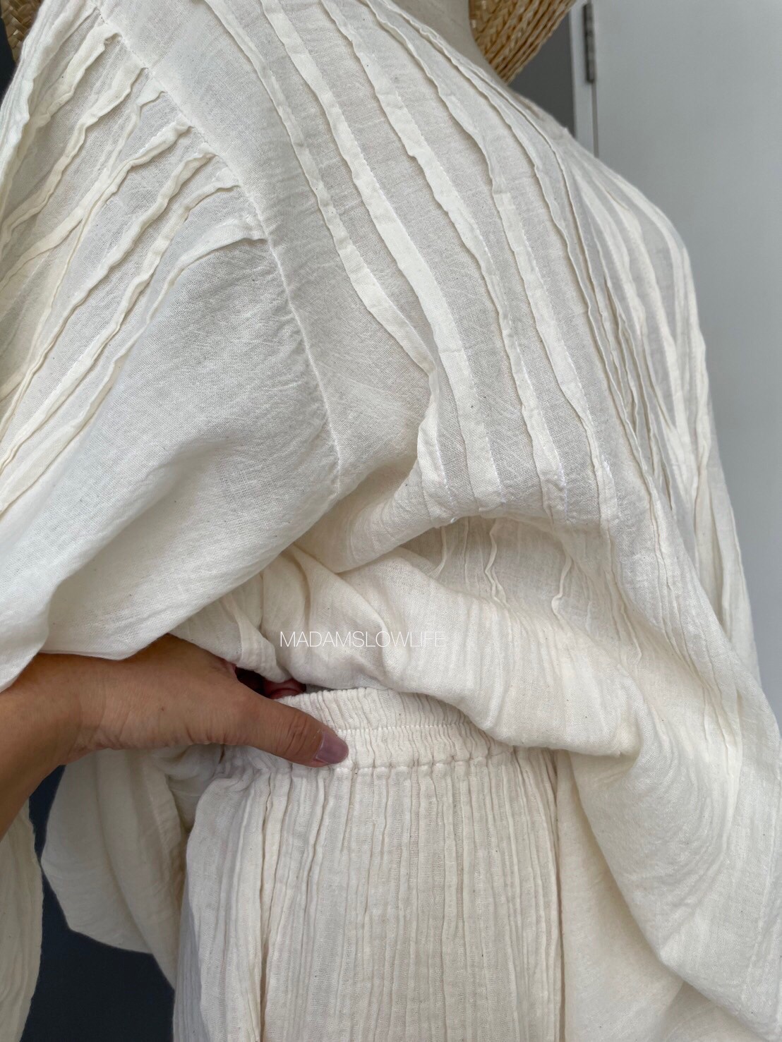 เสื้อ+กางเกงขายาว สีขาวออฟไวท์ สวมใส่สบาย Size:F