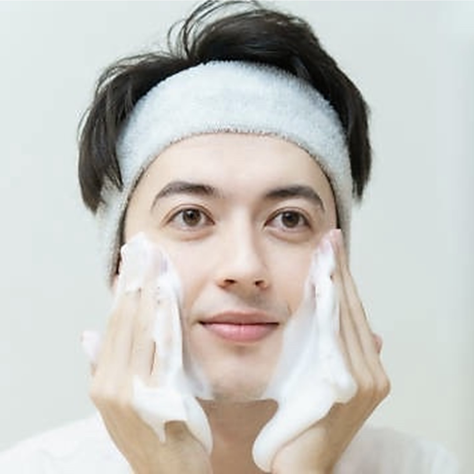 Neutrogena Men Face Wash 100g คลีนซิ่งโฟมทำความสะอาดผิวหน้าผู้ชายสูตรพิเศษจากนูโทรจิน่าสินค้านำเข้าจากต่างประเทศของแท้พร้อมส่ง