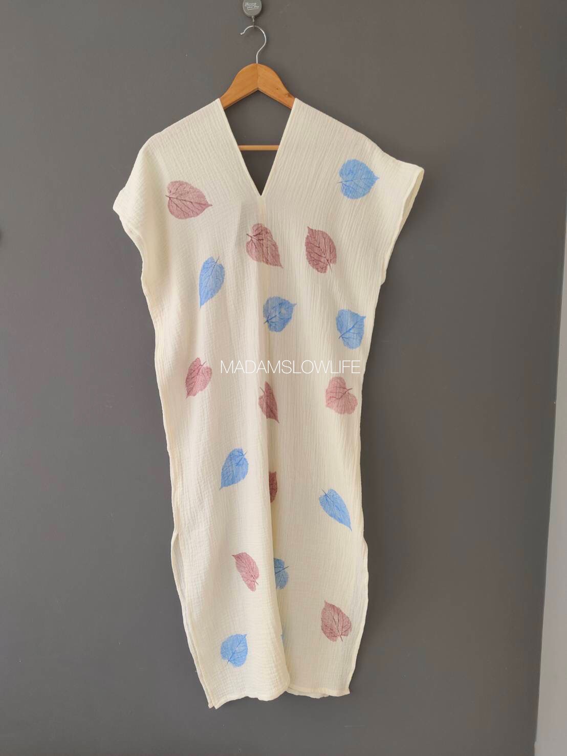 เดรสทรงคอวี Size F อก 36-40 นิ้ว ยาว 45 นิ้ว