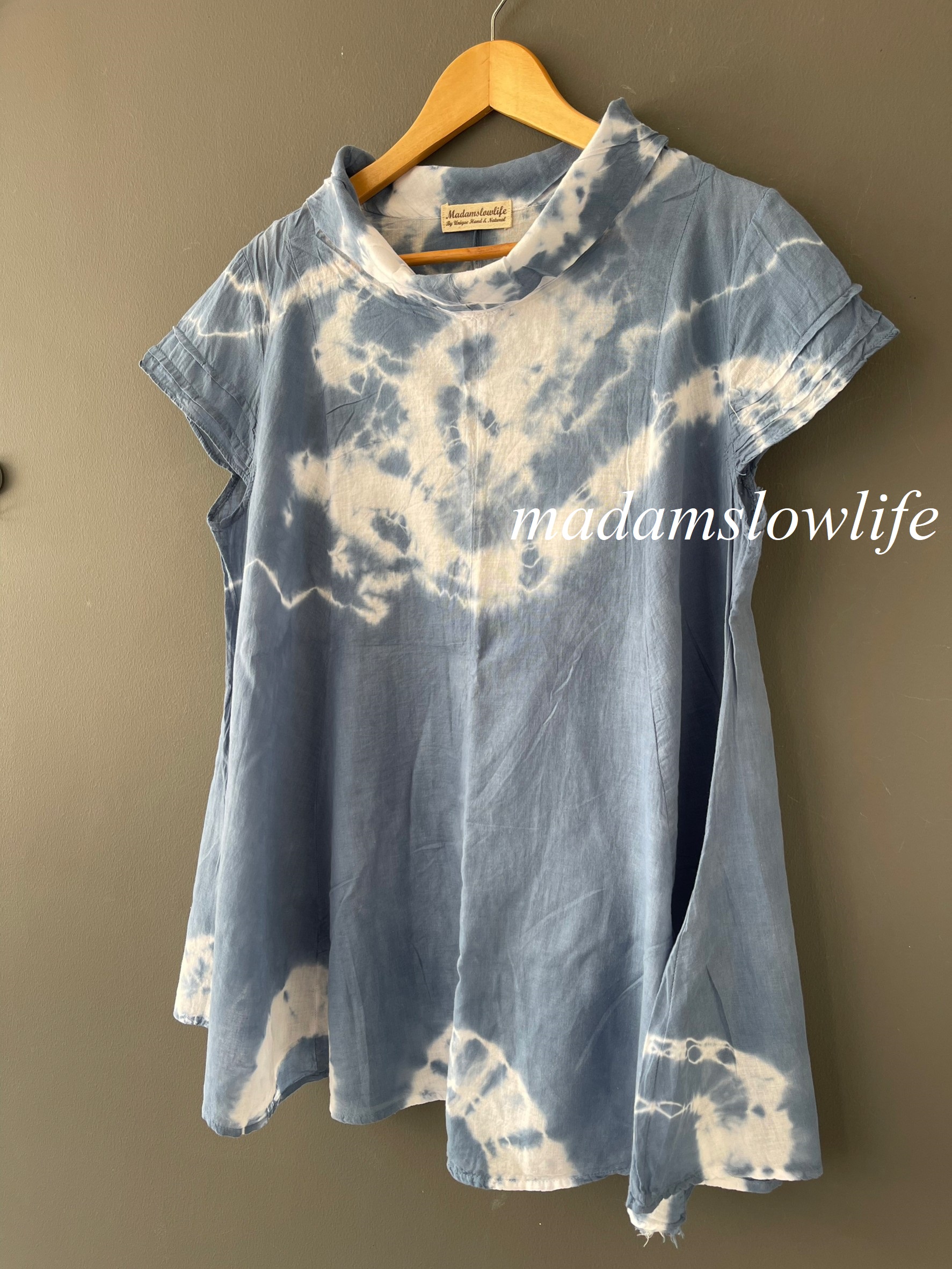 เสื้อคอพับ A คอตตอน 100% เนื้อนิ่ม ย้อมและพิมพ์มือสีปลอดสารพิษ มีให้เลือก4สี