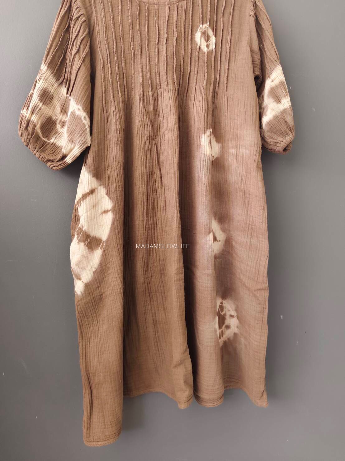 เดรสผู้หญิงแขนบอลลูน มัดย้อมสีน้ำตาล Size: F