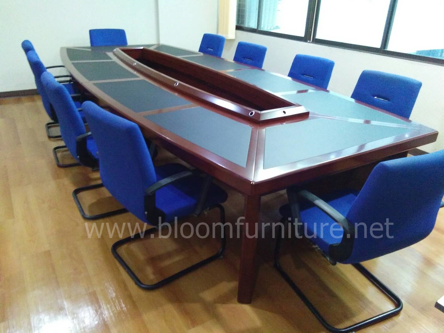 โต๊ะประชุมผิววีเนียส์ มีให้เลือก 2 ขนาด 3.80 และ 4.80 เมตร
