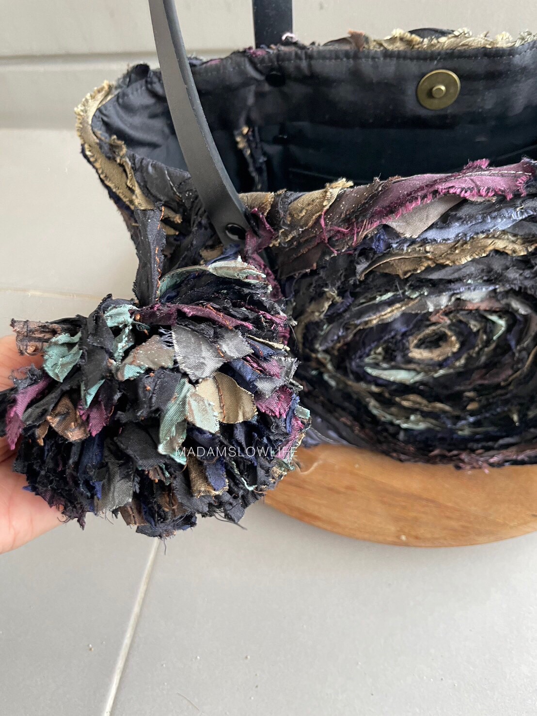 กระเป๋า Hand made สูง 7 นิ้ว กว้าง 13 นิ้ว ลึก 16 นิ้ว