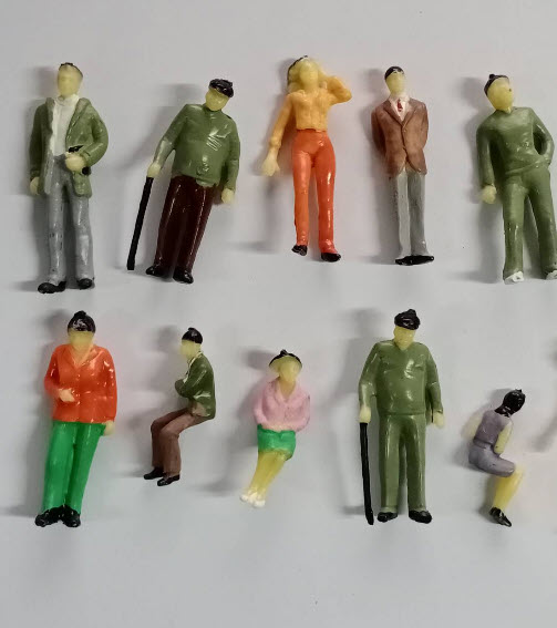 คน สเกล 1:43 ชาย-หญิง ท่านั่ง-ยืน คละแบบ / 15 ตัว