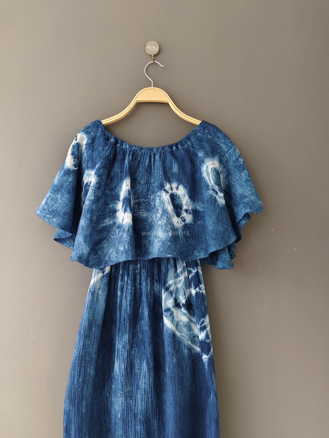 ชุดเดรสทรงคุณหนูให้ลุคน่ารัก มัดย้อมสีครามธรรมชาติ Size: F