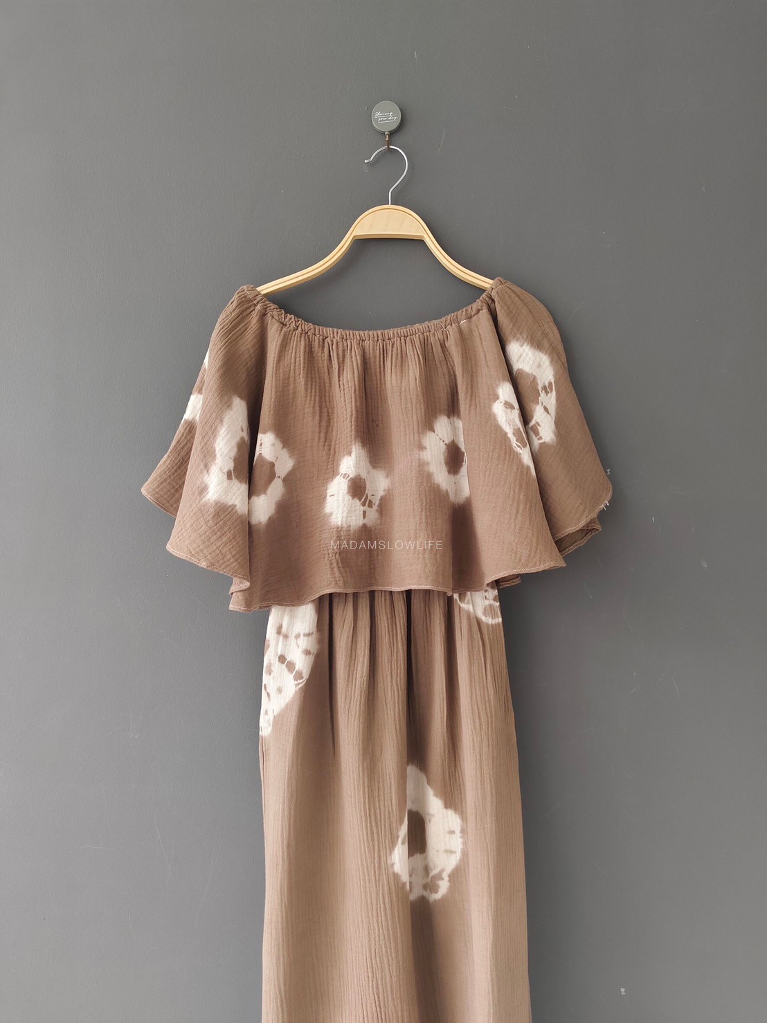 ชุดเดรสทรงคุณหนูให้ลุคน่ารัก มัดย้อมสีน้ำตาล Size: F