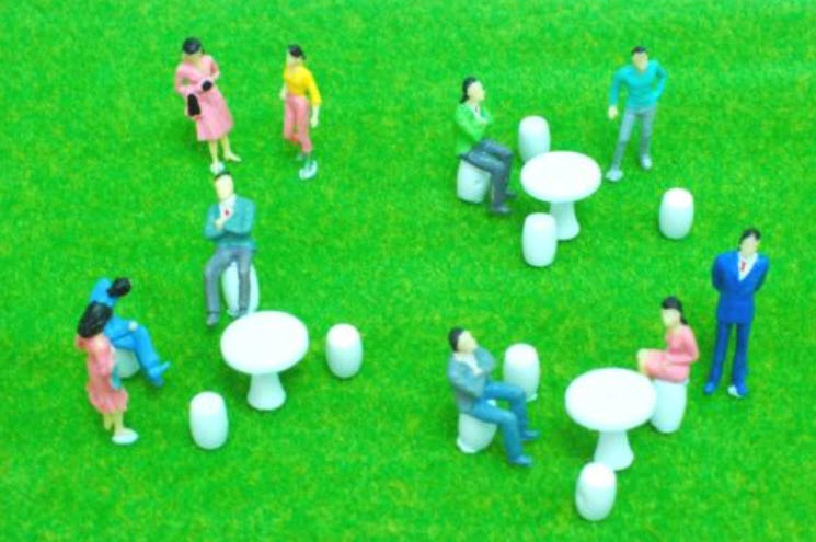 สเกล 1:50 ชุดโต๊ะ+ม้านั่ง+คนจิ๋ว 10 คน