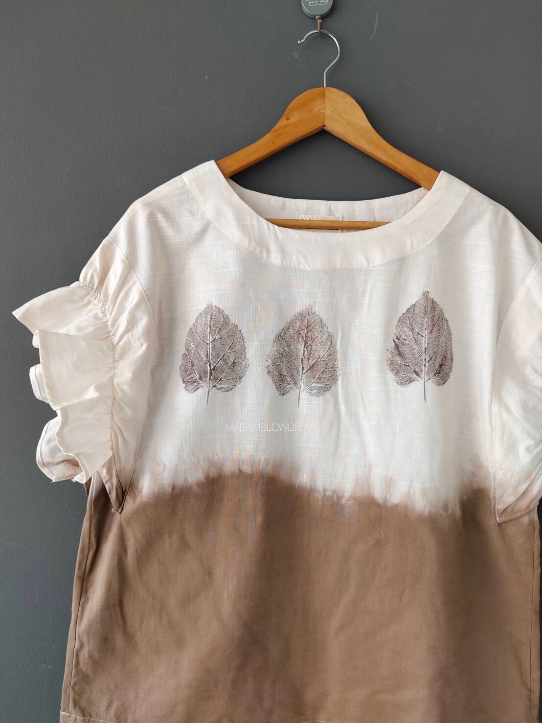 เสื้อผู้หญิง ลวดลายมัดย้อมสีน้ำตาลพิมพ์ด้วยใบไม้ใช้สีปลอดสารพิษ