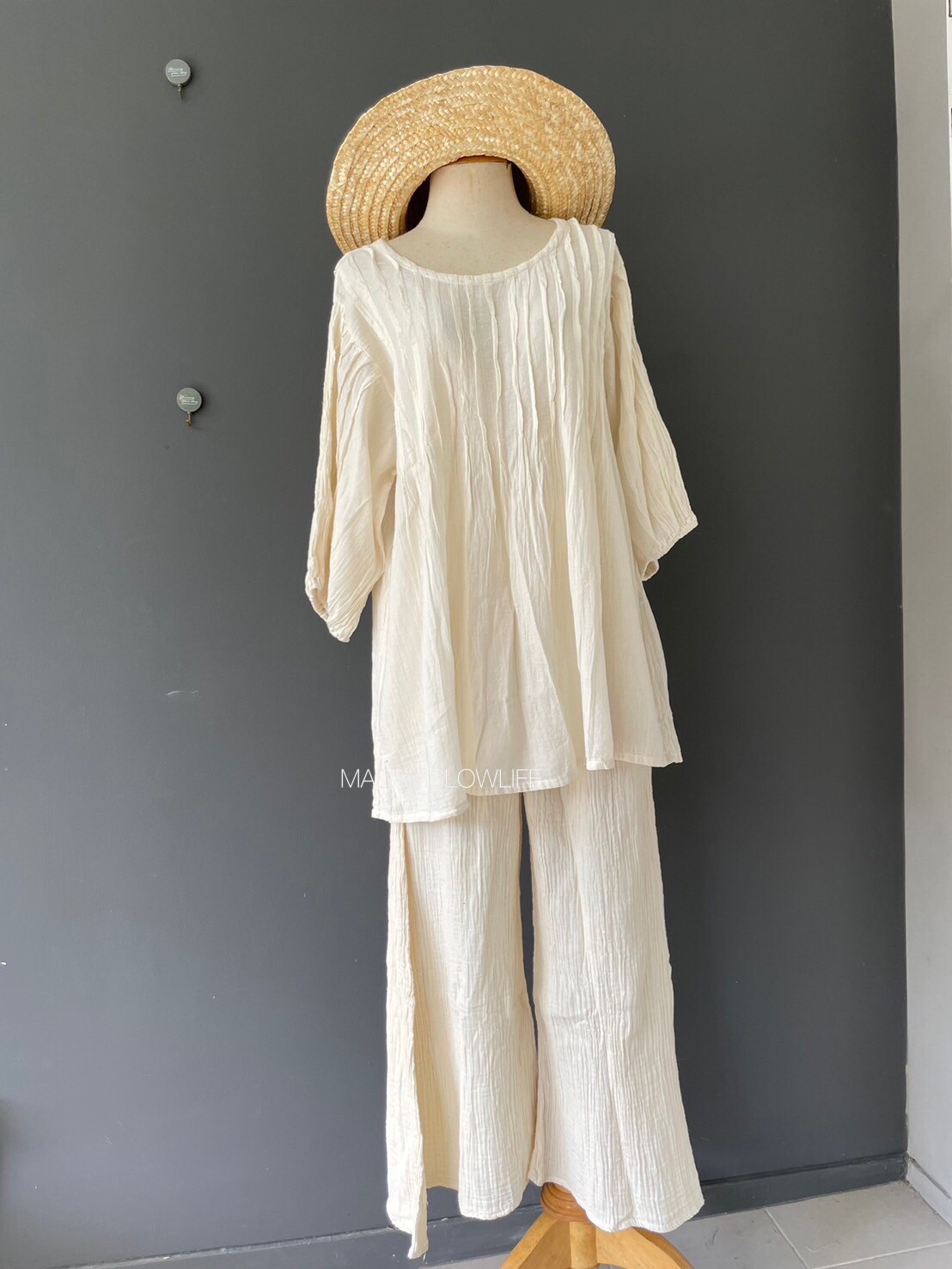 เสื้อ+กางเกงขายาว สีขาวออฟไวท์ สวมใส่สบาย Size:F