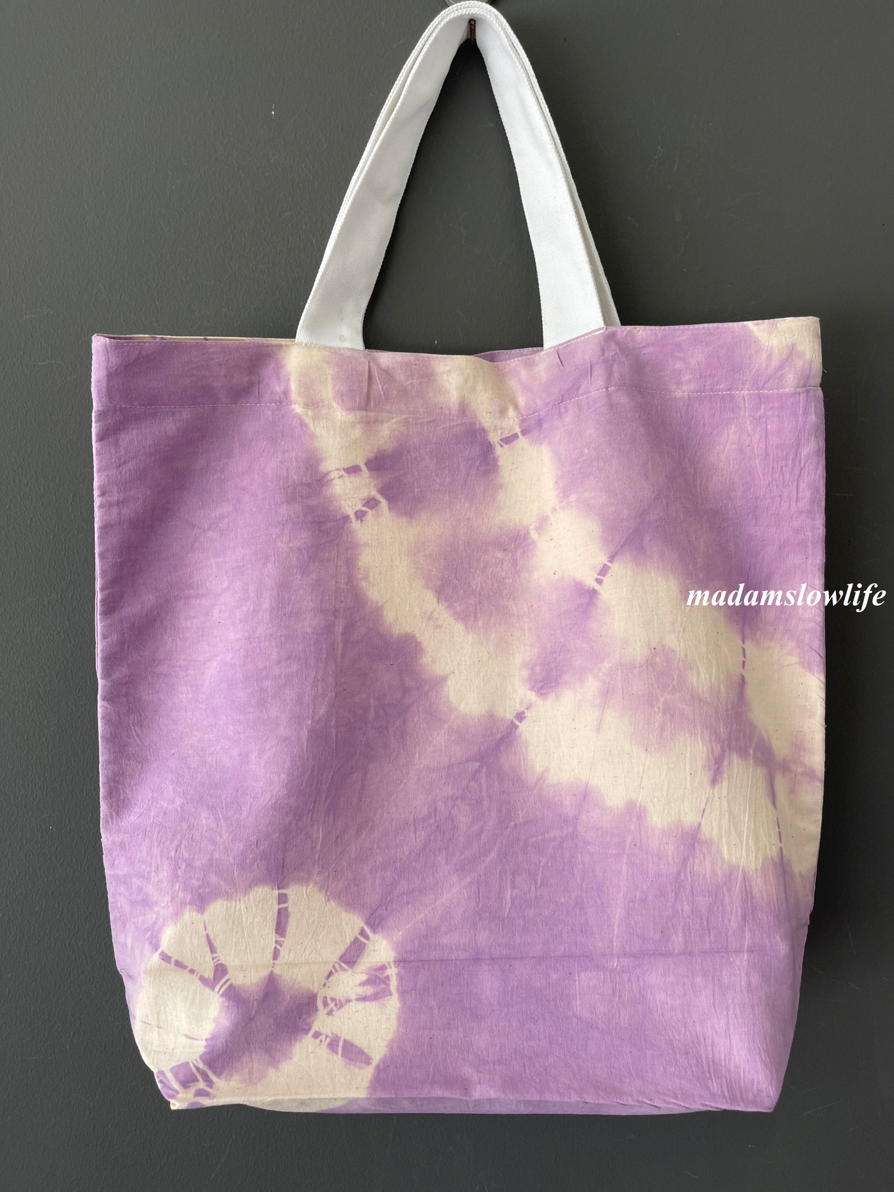 กระเป๋าผ้าแคนวาส มัดย้อม ขนาดกว้าง18 นิ้ว * สูง17.5 นิ้ว ลึก 6.5 นิ้ว