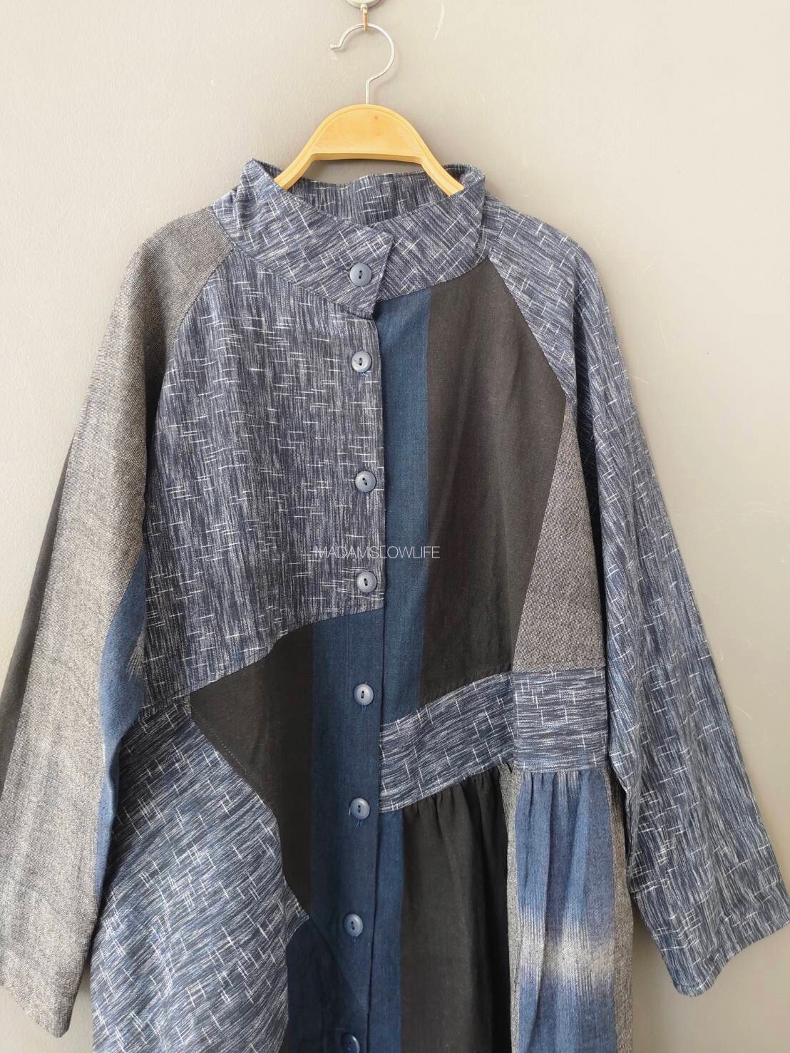 เดรสคอตั้ง Size F กระดุมผ่าหน้ามีกระเป๋าทั้งสองข้าง ผ้าทอมือสวยงามลวดลายเป็นเอกลักษณ์