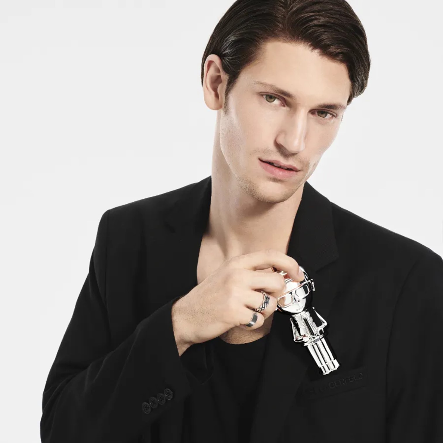 KARL LAGERFELD IKONIC POUR HOMME 100ML Silver น้ำหอมผู้ชายกลิ่นหอมคลาสสิคผสานความทันสมัยสินค้านำเข้าจากต่างประเทศพร้อมส่ง