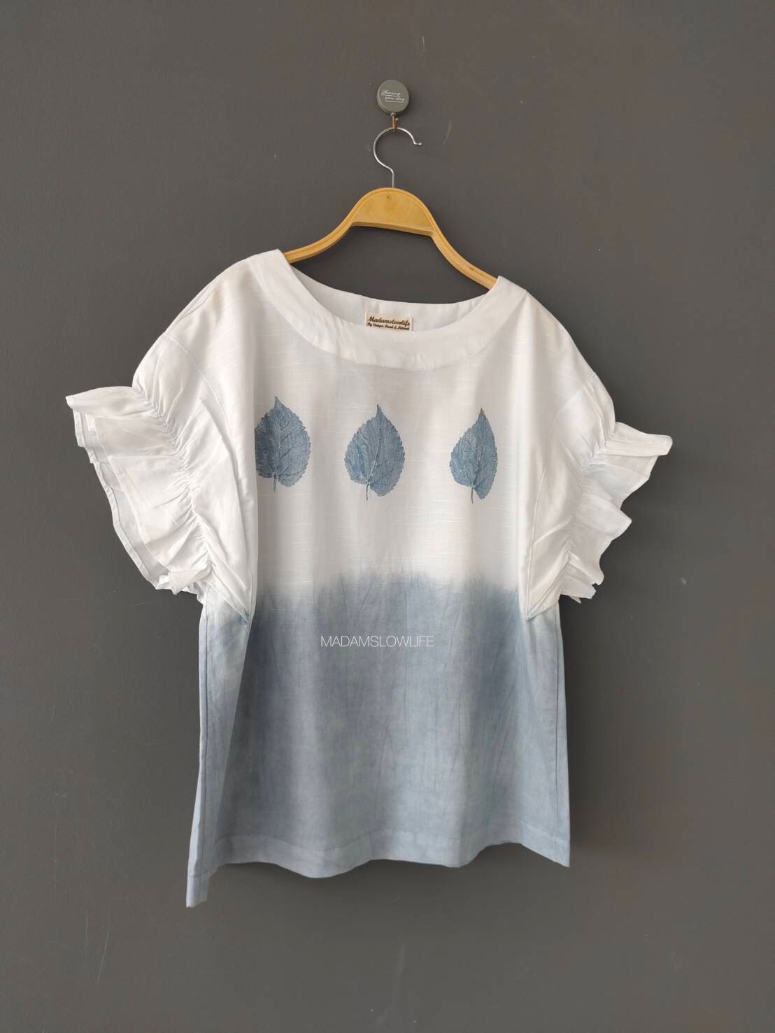 เสื้อผู้หญิง ระบายแขน Size F มัดย้อมสีเทาทูโทน พิมพ์ด้วยใบไม้จากสีปลอดสารพิษ