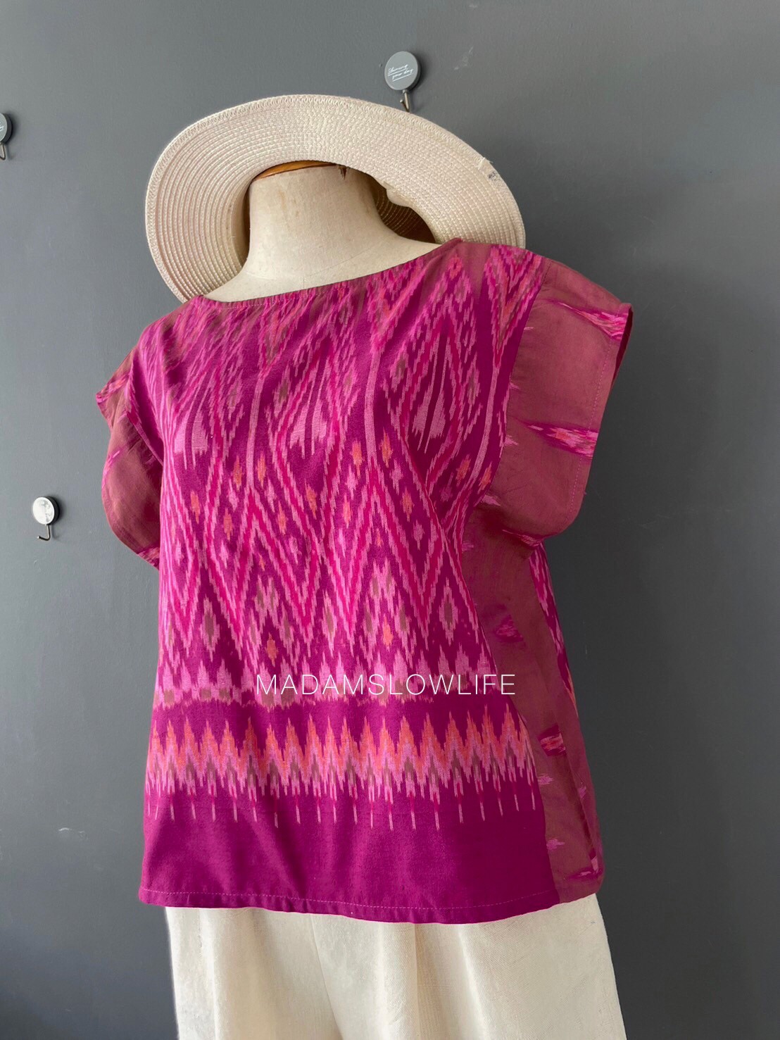 เสื้อผู้หญิง ผ้าฝ้ายมัดหมีทอมือ ลวดลายไทยโทนสีชมพูม่วง เสื้อทรงปีกผีเสื้อใส่แล้วเข้ารูปสวย