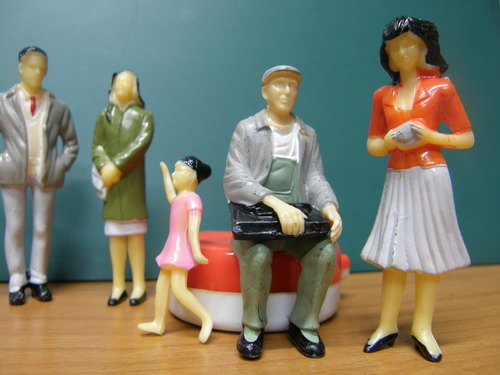 คนจิ๋ว นั่ง+ยืน ผสม สเกล 1:25 คละแบบ / ชุด 10 ตัว