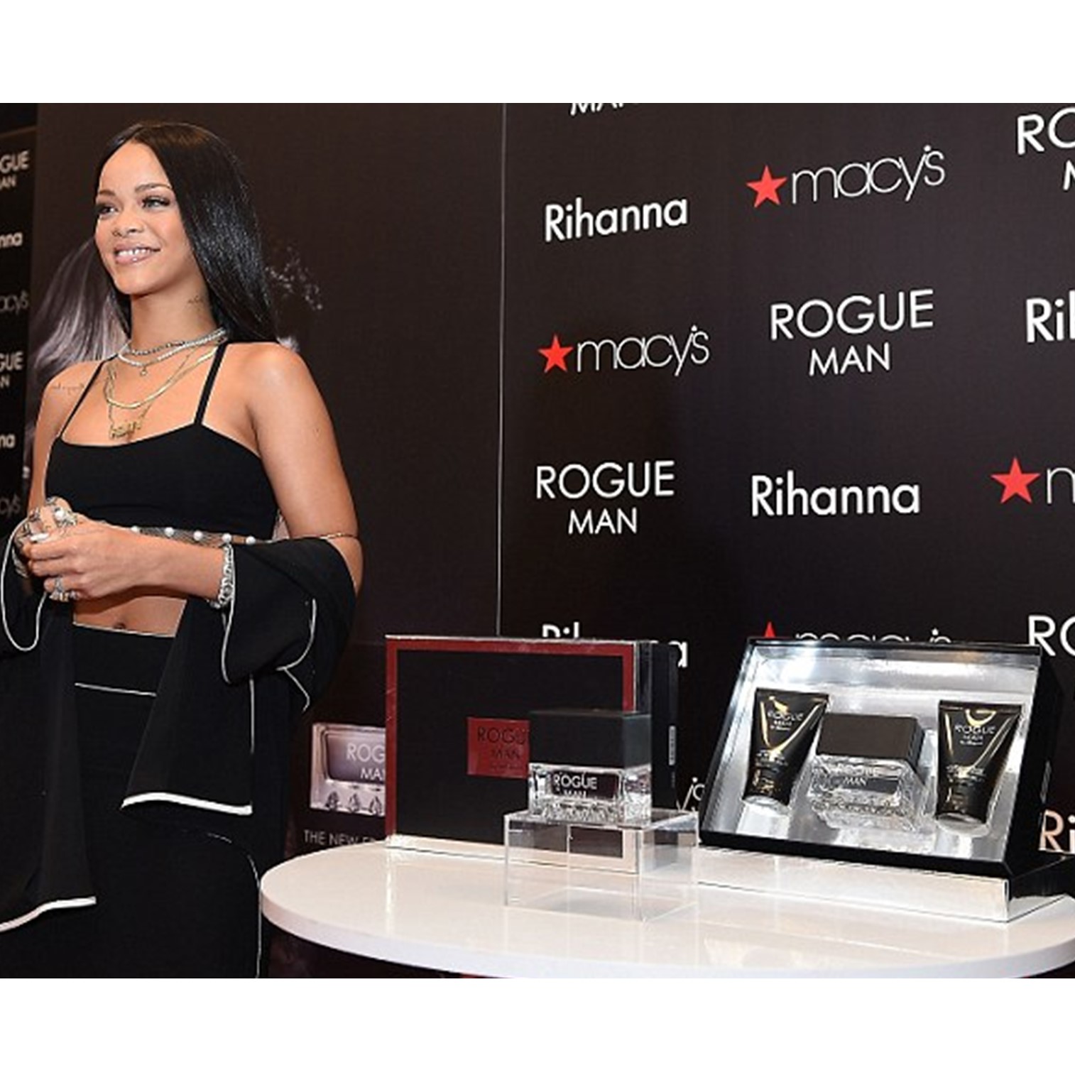 Rihanna Rogue Cologne for Men 30ml น้ำหอมผู้ชายกลิ่นหอมใหม่สุดพิเศษจากรีฮันน่าสินค้ารับประกันของแท้จากออสเตรเลียพร้อมส่ง