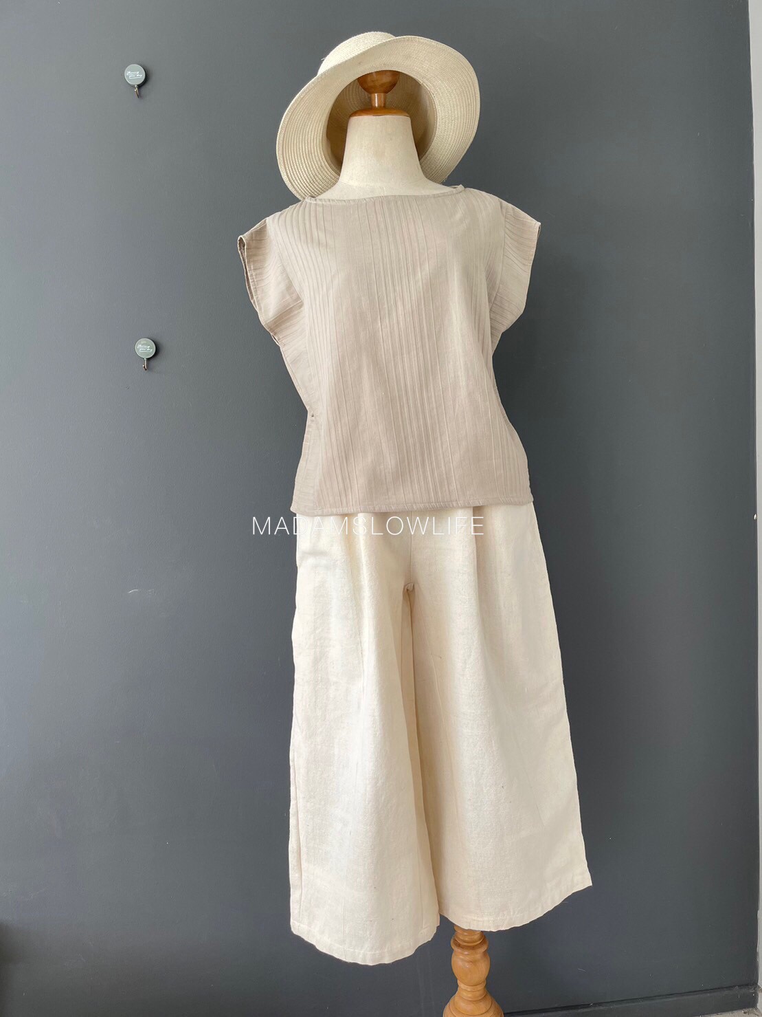 เสื้อผู้หญิง Size :S Size :L เนื้อผ้าคอตตอนพรีเมียมแบบมีเทกเจอร์ สีละมุนมี สีคากิ