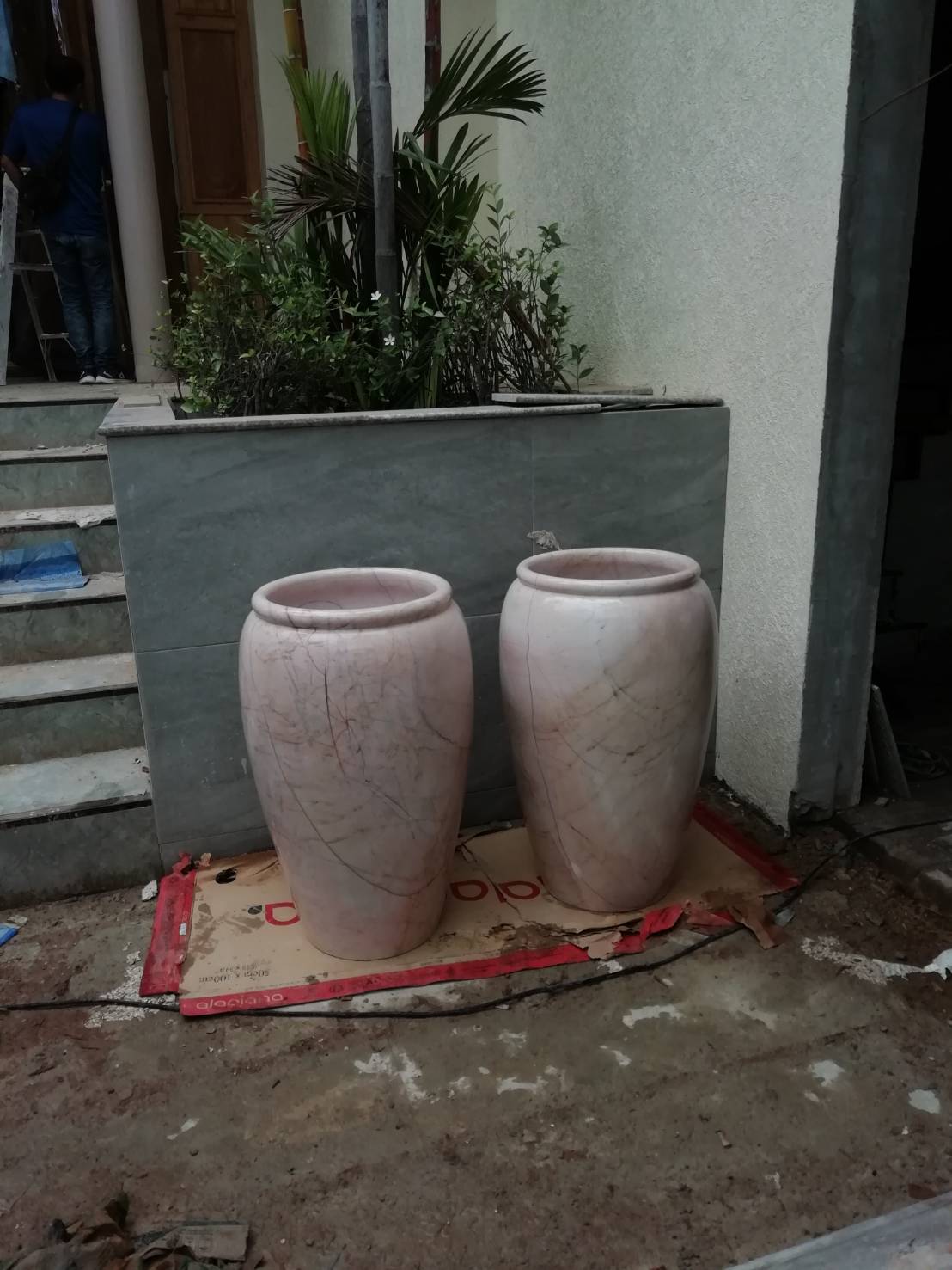 โอ่งน้ำพุหินอ่อนขนาดสูง 80 cm กว้าง 50 cm ราคาลูกละ