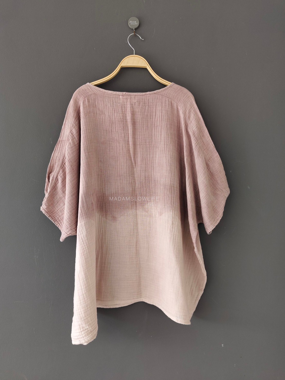 เสื้อคอปาดแขน5ส่วน ตกแต่งกระดุมไม้ตรงปลายแขนเสื้อ Size:F