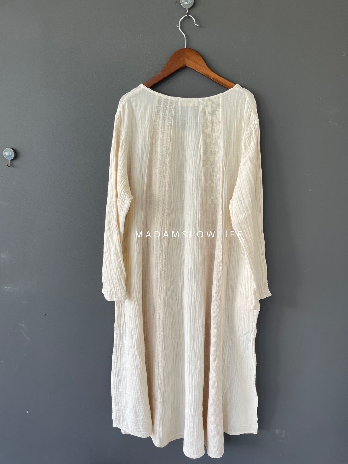 ชุดเดรสทรงเอแขนยาว Size : F