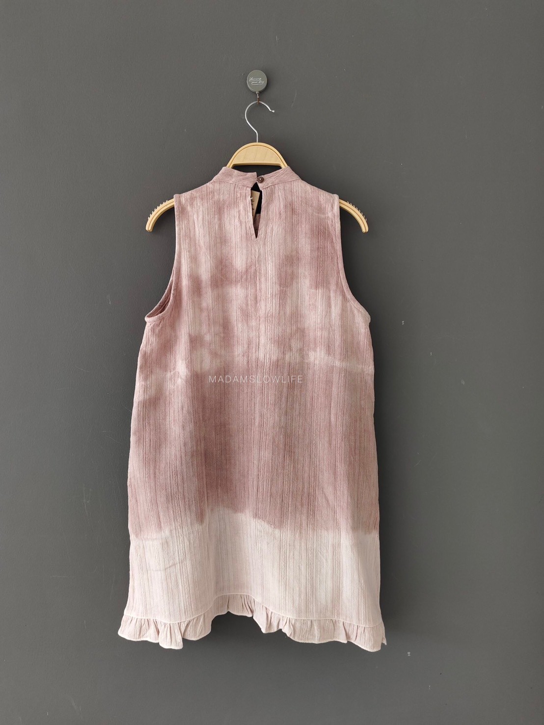 เดรสผู้หญิงระบายชาย มัดย้อมสีม่วงธรรมชาติจากเปลือกไม้ใบไม้พิมพ์ลายด้วยใบไม้จากสีปลอดสารพิษ Size: F