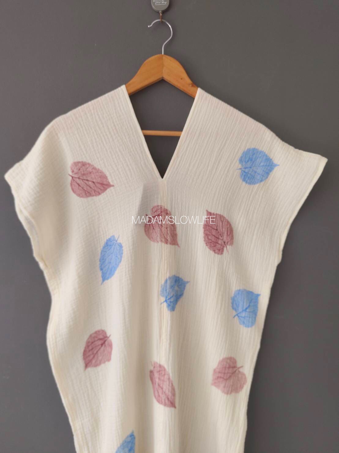 เดรสทรงคอวี Size F อก 36-40 นิ้ว ยาว 45 นิ้ว