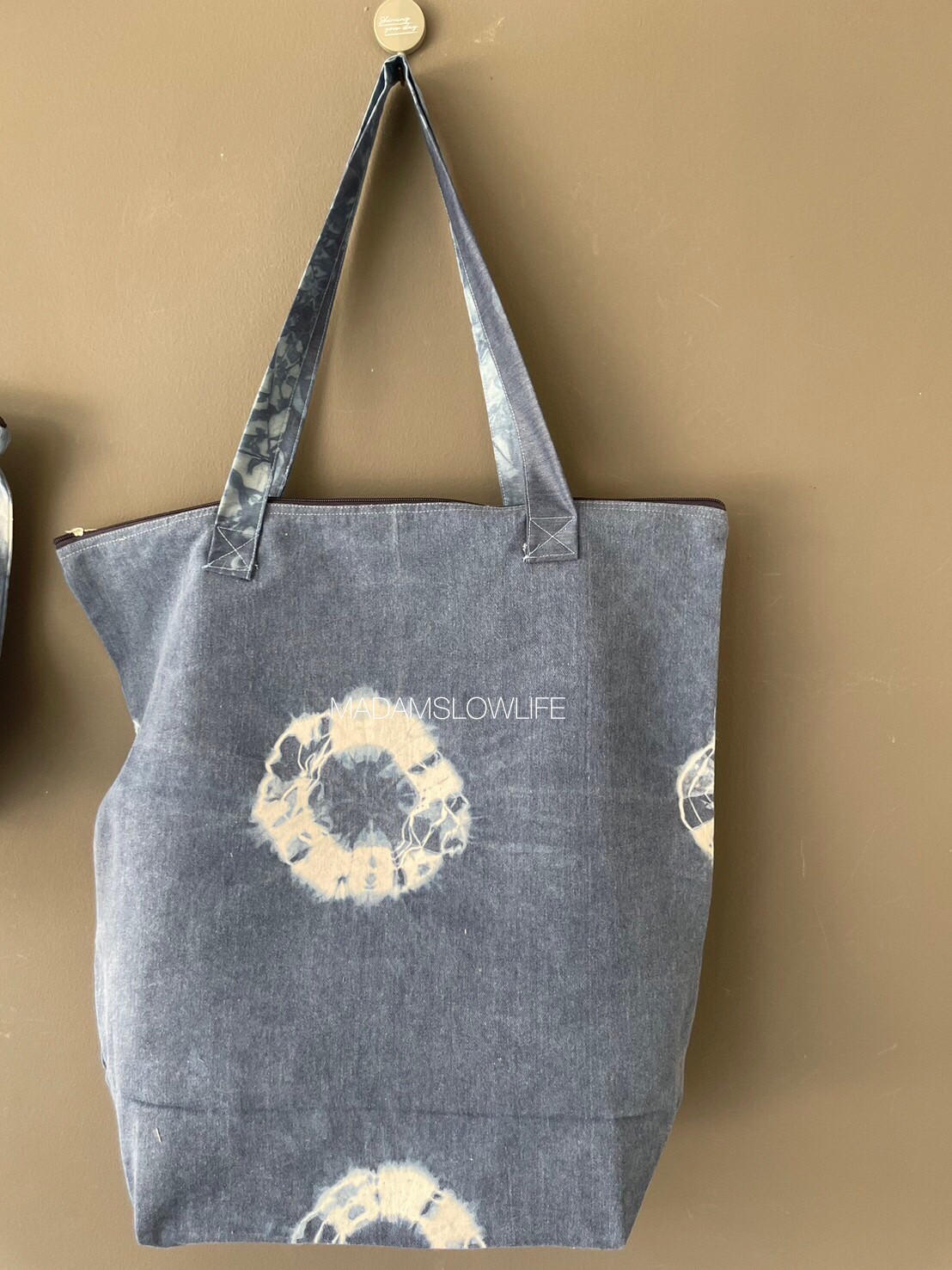 กระเป๋าผ้าแคนวาส ย้อมครามธรรมชาติ Size: M L