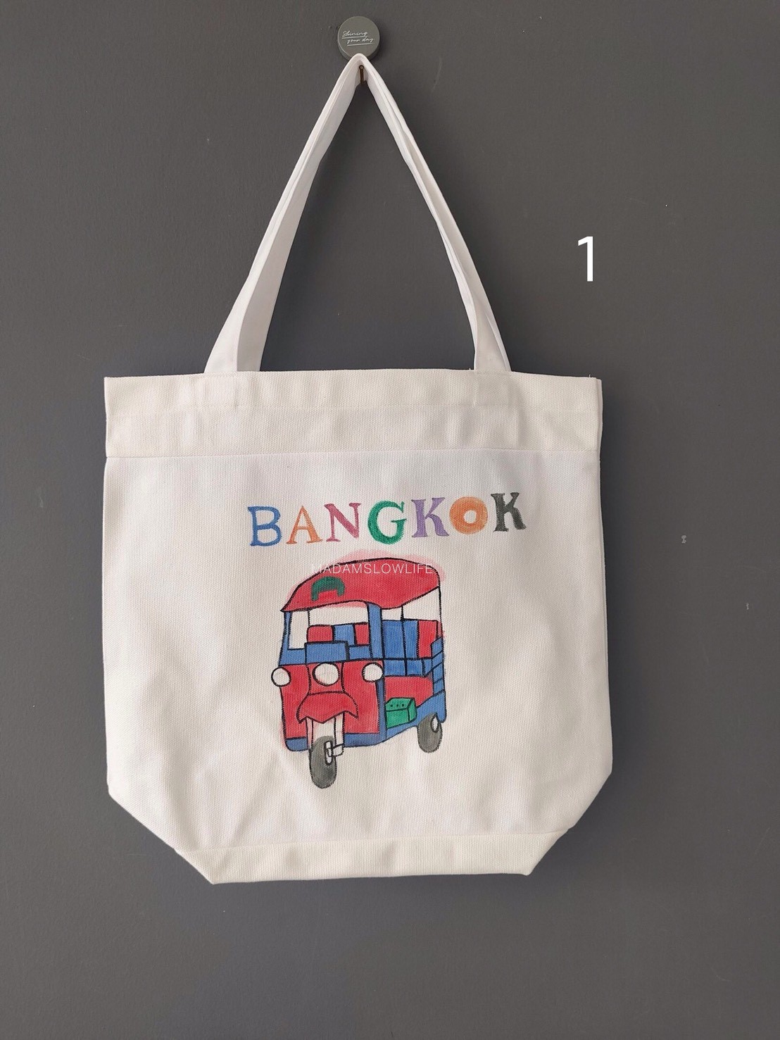 กระเป๋าผ้าแคนวาส กว้าง 40 cm *ยาว 43 cm *ลึก 15 cm งานเพ้นต์มือ มี 6 แบบ