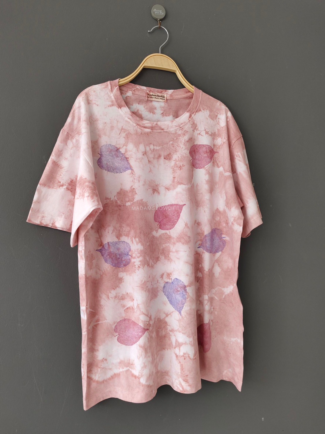 เสื้้อยืดผู้ใหญ่ มัดย้อมสีชมพู พิมพ์ลายใบไม้ Size : XS S M L XL 2XL 3XL