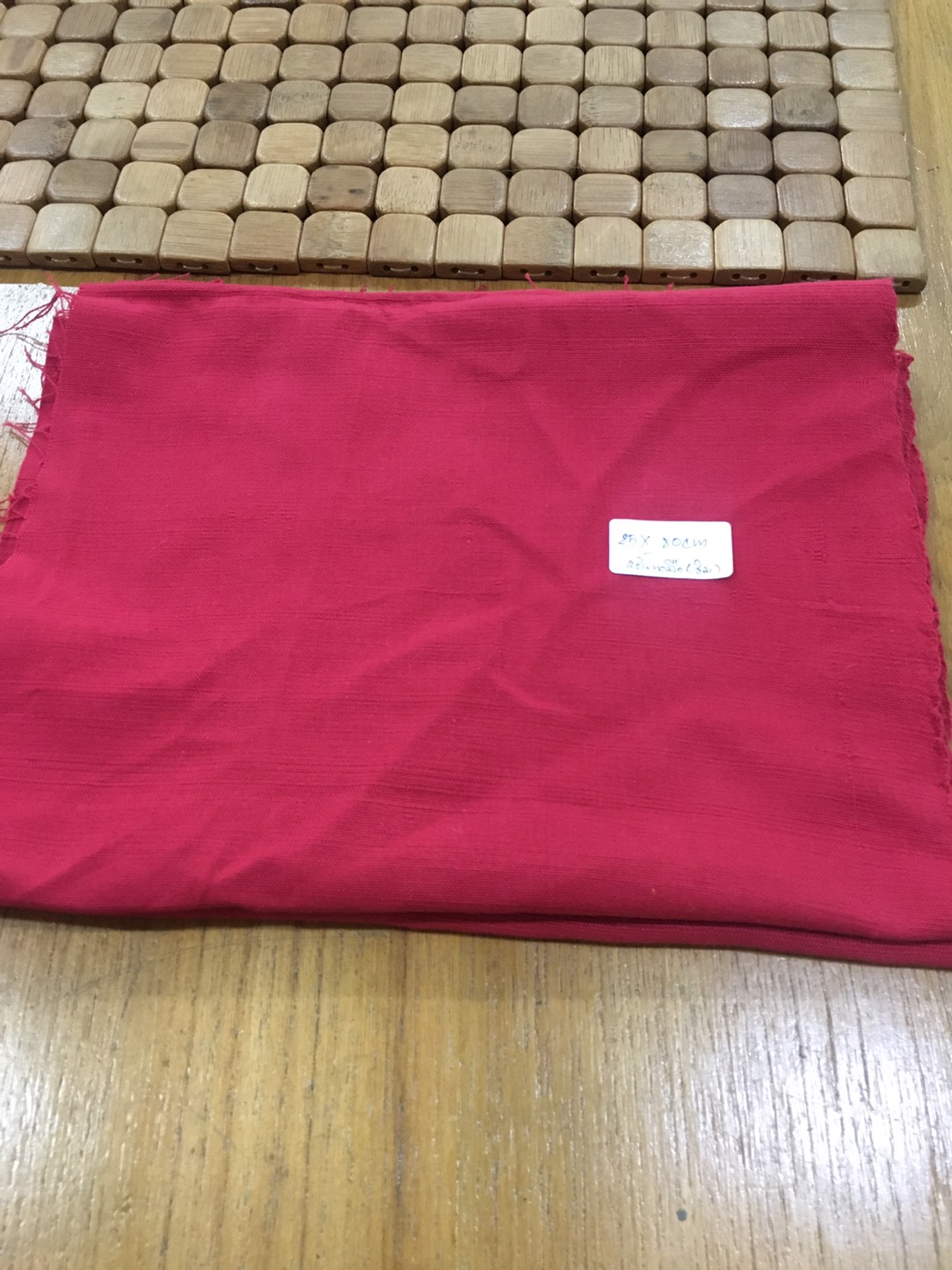 ผ้าทอมือแบ่งขาย สีแดงมะเหมี่ยว25cmX80cm Hand made