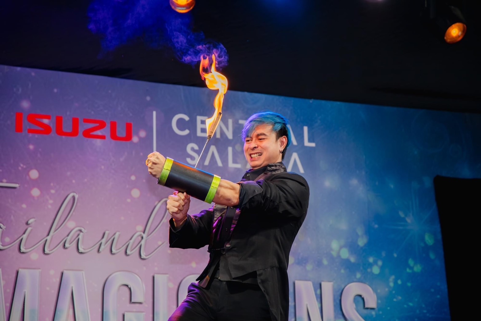 มายากลหล่อเท่ห์ มายากลใส่สูท