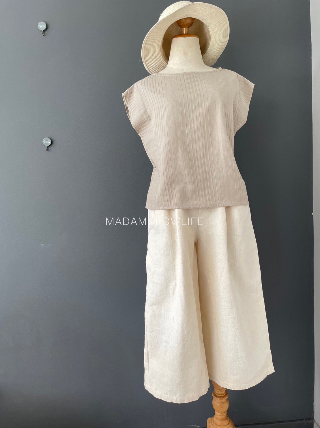 เสื้อผู้หญิง Size :S Size :L เนื้อผ้าคอตตอนพรีเมียมแบบมีเทกเจอร์ สีละมุนมี สีคากิ