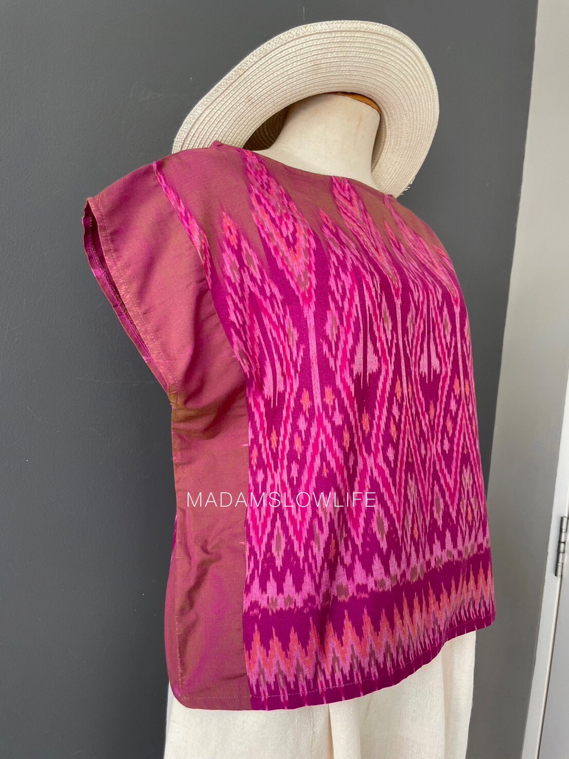 เสื้อผู้หญิง ผ้าฝ้ายมัดหมีทอมือ ลวดลายไทยโทนสีชมพูน้ำตาล เสื้อทรงปีกผีเสื้อใส่แล้วเข้ารูปสวย