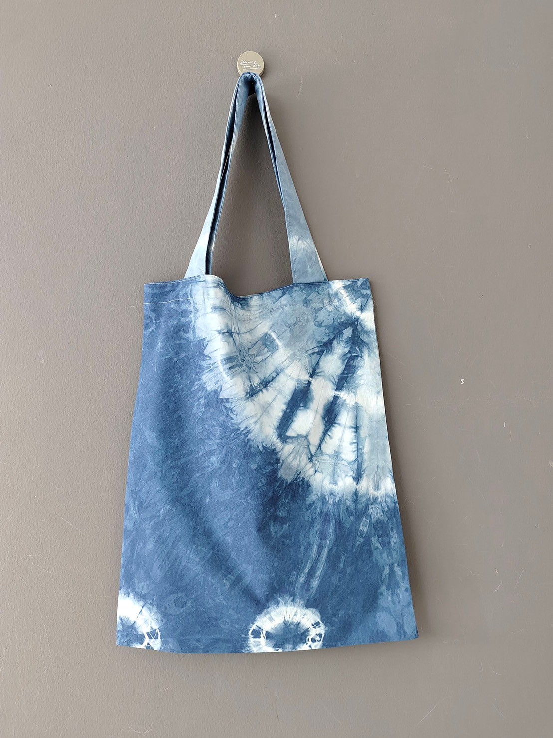 กระเป๋าผ้า eco bag กว้าง 14 นิ้ว ยาว 17.5 นิ้ว มัดย้อมสีคราม