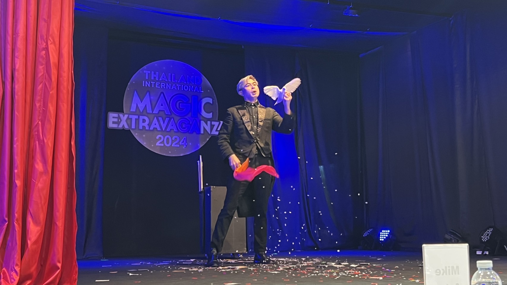 มายากลหล่อเท่ห์ มายากลใส่สูท