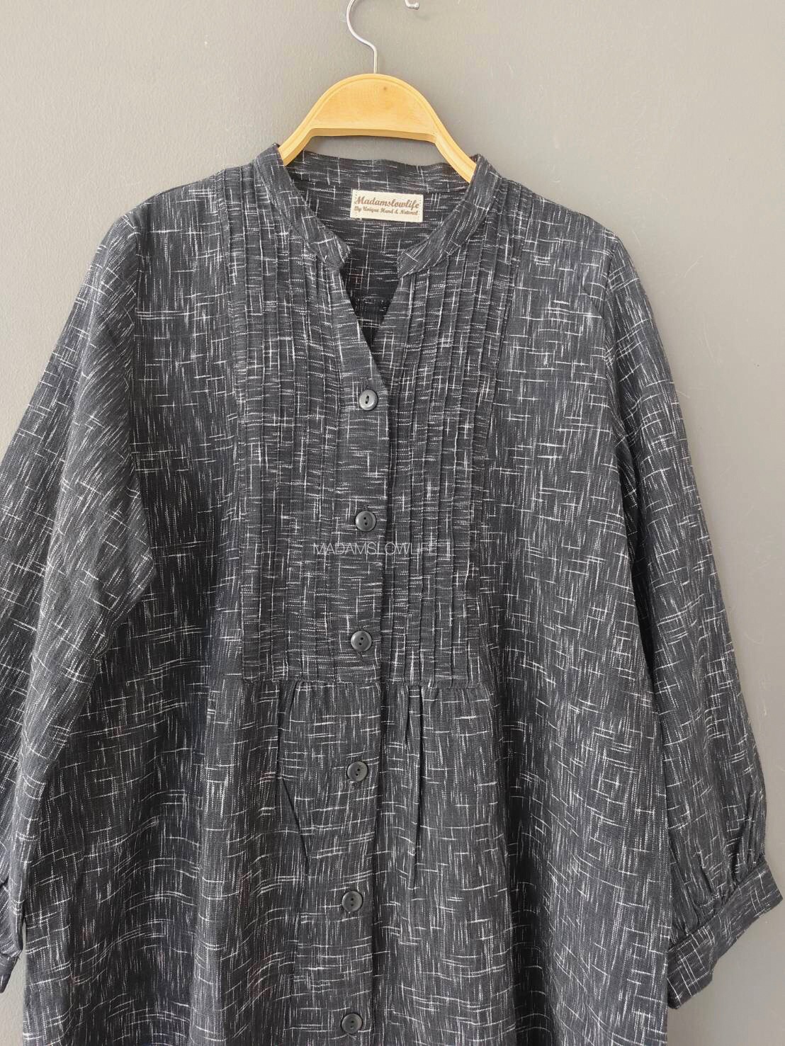 เดรสคอจีน Size F เสื้อคอจีนกระดุมผ่าหน้า มีกระเป๋าทั้งสองข้างผ้าทอมือสวยงามลวดลายเป็นเอกลักษณ์