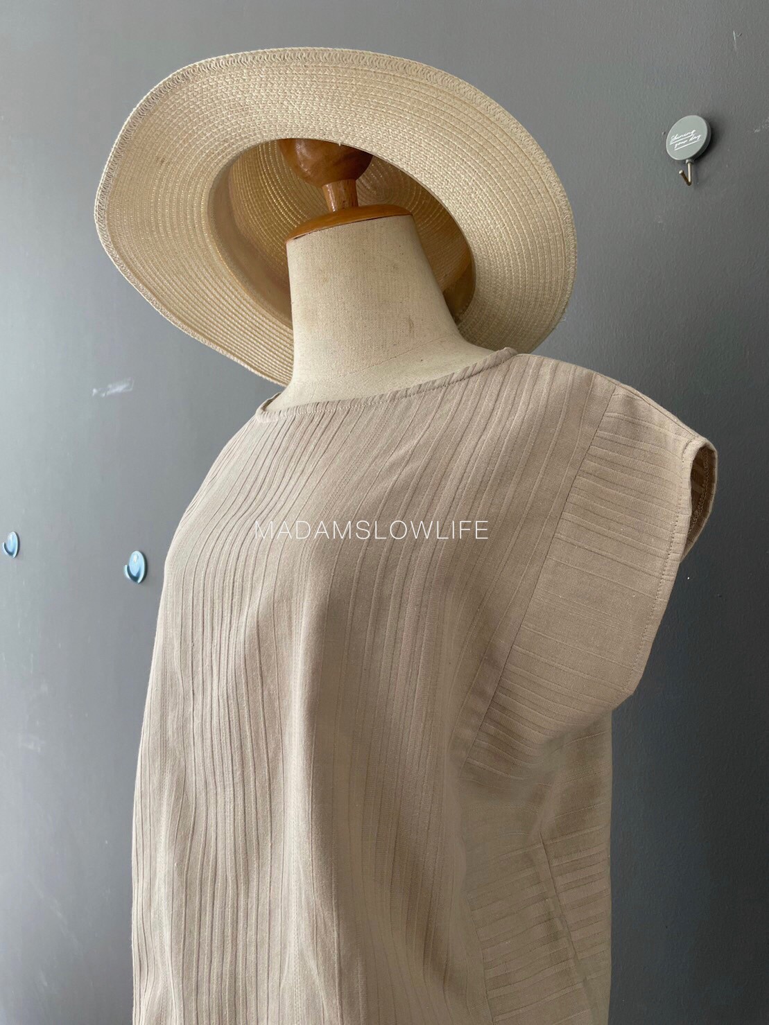 เสื้อผู้หญิง Size :S Size :L เนื้อผ้าคอตตอนพรีเมียมแบบมีเทกเจอร์ สีละมุนมี สีคากิ