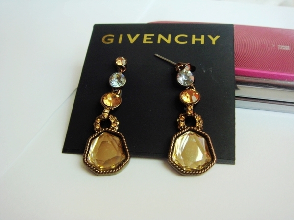 ต่างหู Givenchy