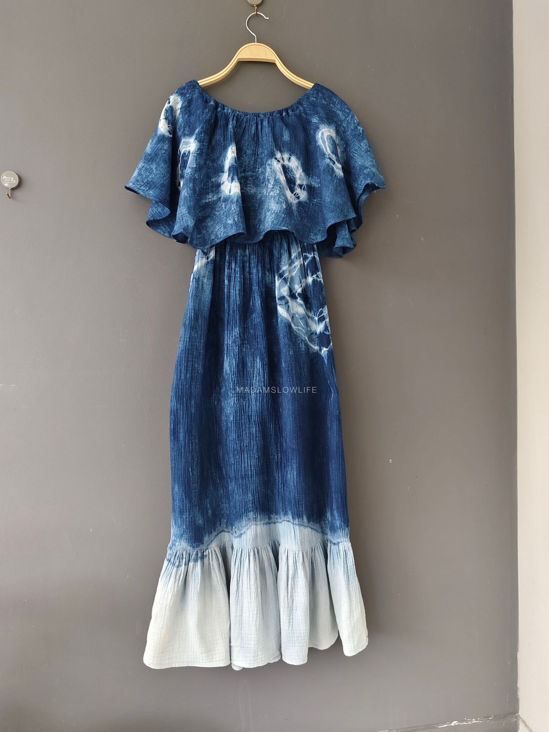 ชุดเดรสทรงคุณหนูให้ลุคน่ารัก มัดย้อมสีครามธรรมชาติ Size: F