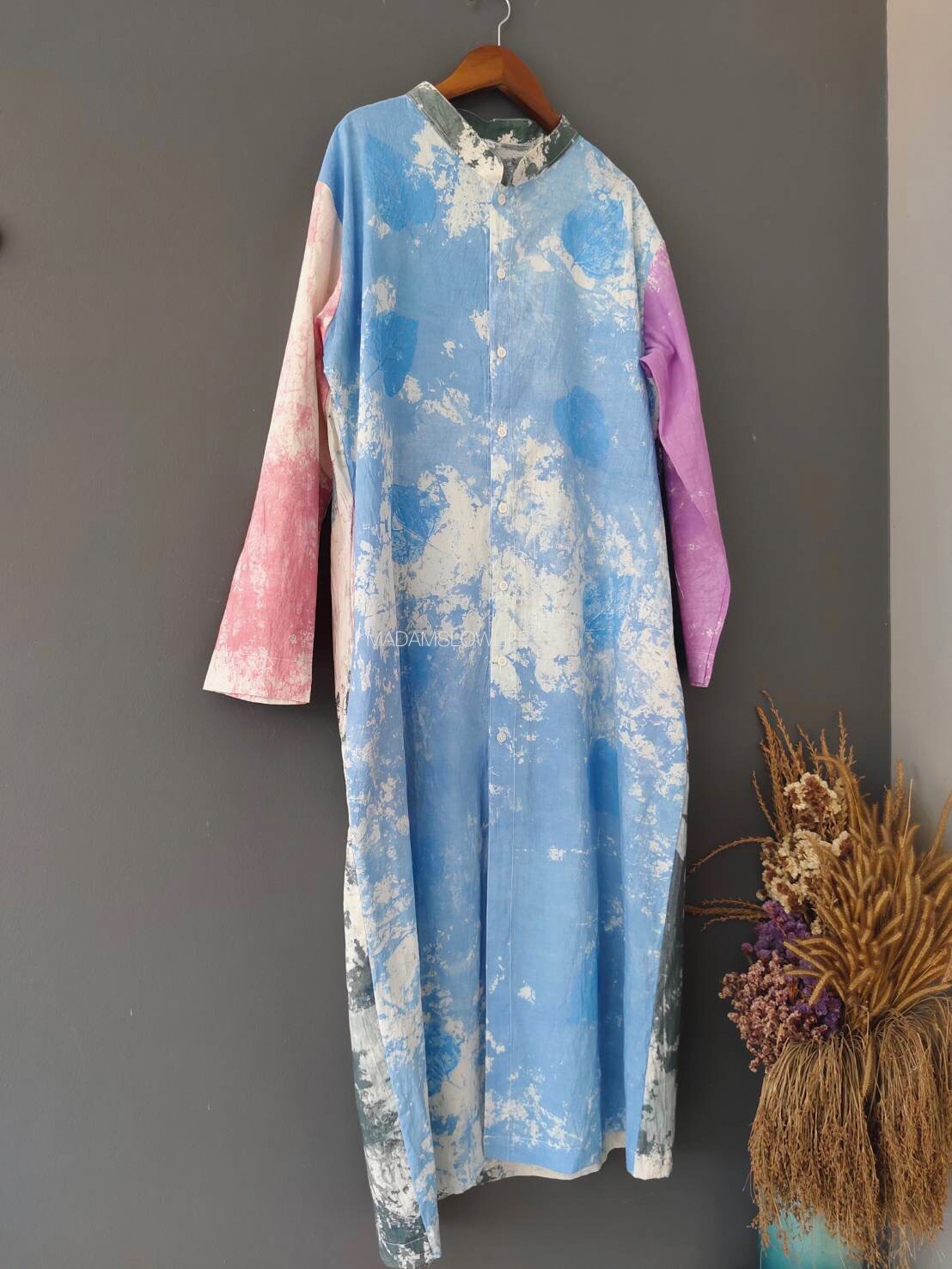 เดรสคอจีนกระดุมผ่าหน้า มัดย้อมแมทสีฟ้าดำผสานงานพิมพ์ใบไม้ Size: F