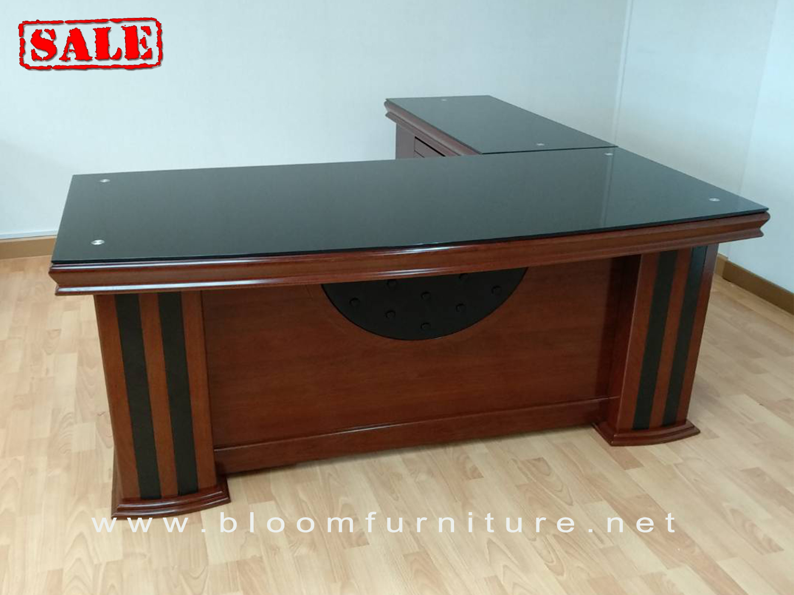 โต๊ะทำงานผู้บริหารตัวแอลพร้อมกระจกปูหน้าโต๊ะ รุ่น Extra ขนาด 1.80 เมตร / Executive Desk with L shape size 1.80 m.
