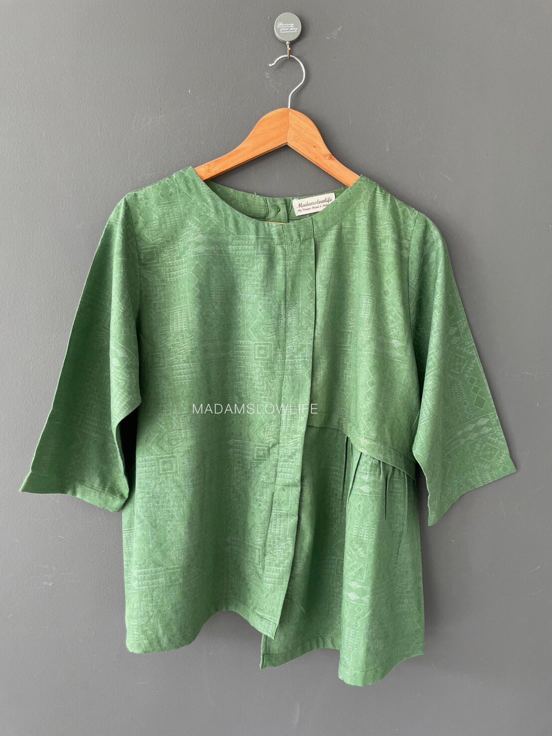 เสื้อผู้หญิง Size F อก 36-42 นิ้ว แขนยาว 16 นิ้ว ยาว 21 นิ้ว