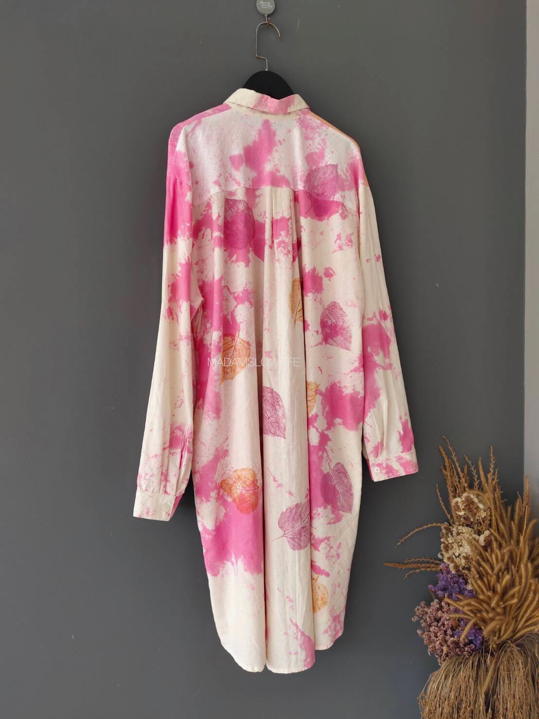 เดรสคอปกกระดุมผ่าหน้า มัดย้อมแมทสีทูโทนผสานงานพิมพ์ใบไม้ Size: F