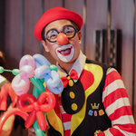 ตัวตลกโบโซ่บิดลูกโป่งแฟนซี แสตนบายเป็นวัน แสดงเป็นรอบ